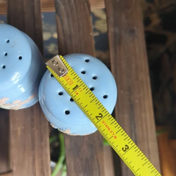 Japanese Vintage Ceramic Salt And Pepper Shakers Light Blue With Wheat Design - Picture 9 of 9